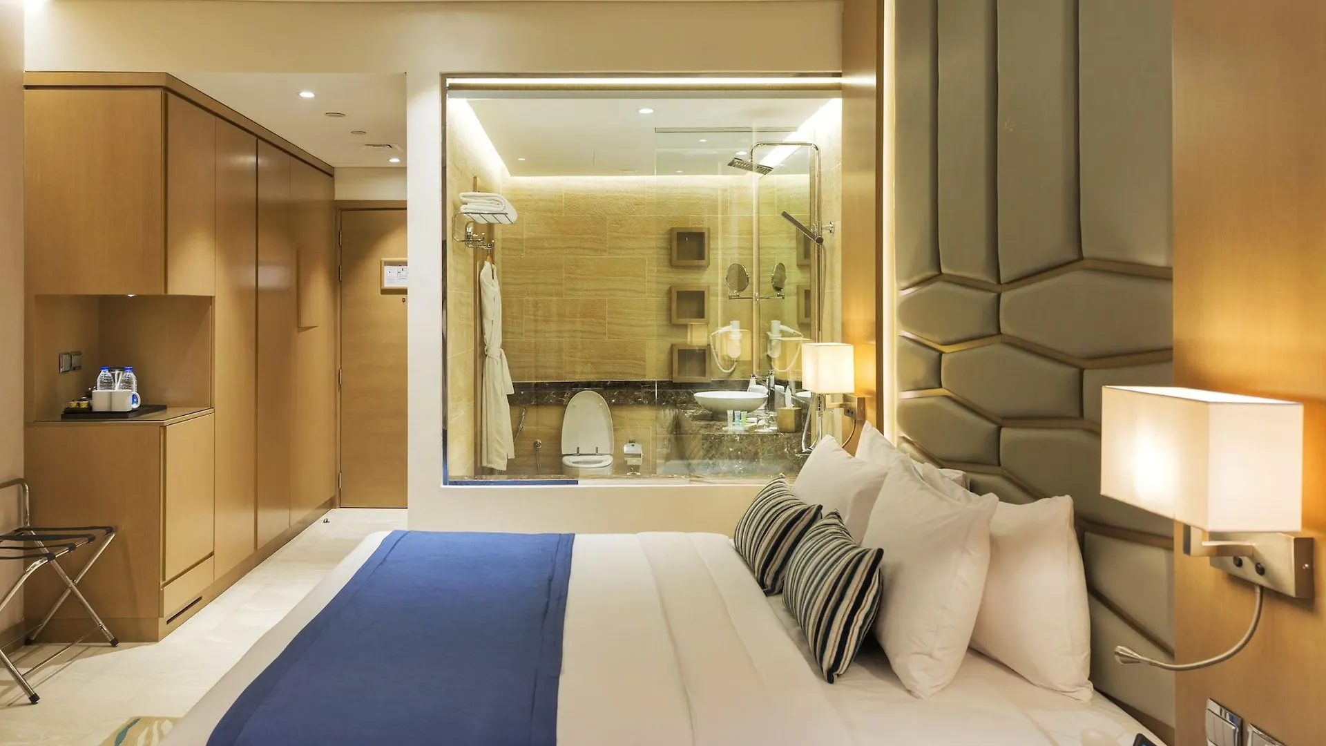 *****  Royal Central Hotel And Resort The Palm Dubaj Spojené arabské emiráty